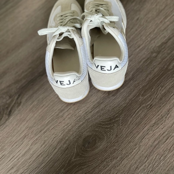 Veja White and Cream Women's Sneakers - Picture 7 of 12